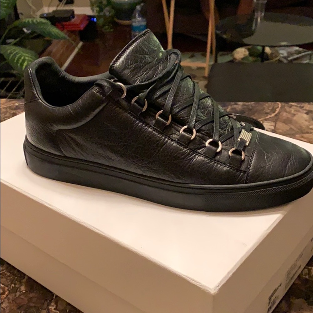 Pre Owned black leather Balenciaga Arena sneakers